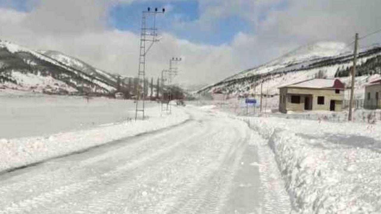 TUFANBEYLİ - TOMARZA YOLU KAPANDI