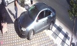 Araçta bırakılan çocuk, el frenini indirdi