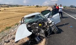 İki otomobil kafa kafaya çarpıştı: 4 ölü, 1’i ağır 2 yaralı