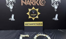 Midelerinde uyuşturucu sevkiyatı yapan 2 torbacı tutuklandı