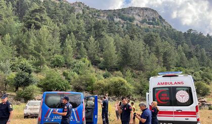 Kadın kayalıklardan düşerek hayatını kaybetti