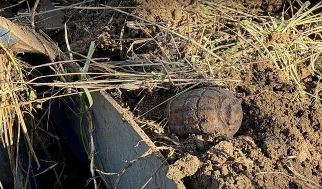 TARLAYI SÜREN ÇİFTÇİ PATLAMAMIŞ EL BOMBASI BULDU!