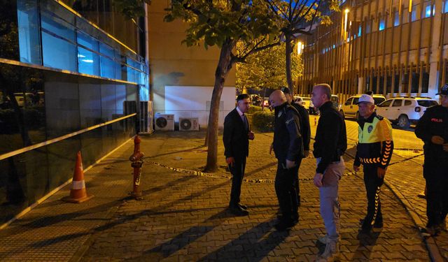 Hastane önünde kendini vurdu