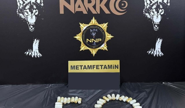 Midelerinde uyuşturucu sevkiyatı yapan 2 torbacı tutuklandı