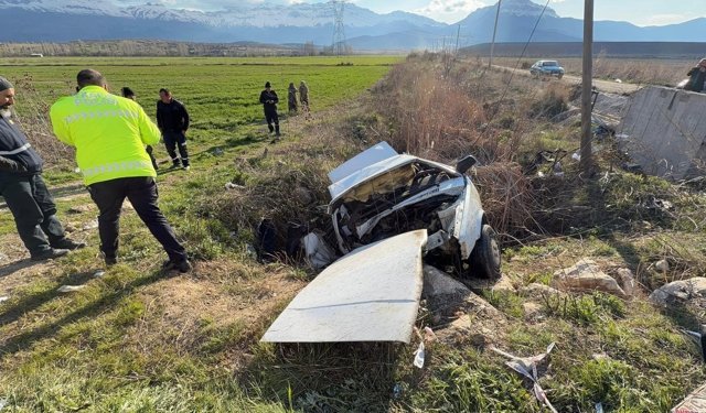 Kontrolden çıkan otomobil şarampole yuvarlandı: 2 yaralı