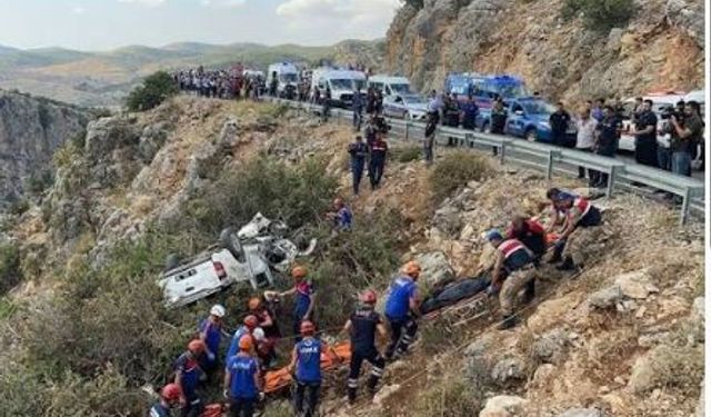 Antalya’da otomobil uçuruma yuvarlandı: 5 ölü, 2 yaralı