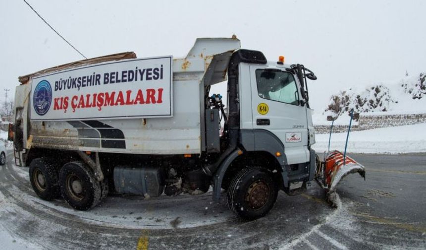 BÜYÜKŞEHİR, KARLA MÜCADELE İÇİN TEYAKKUZDA