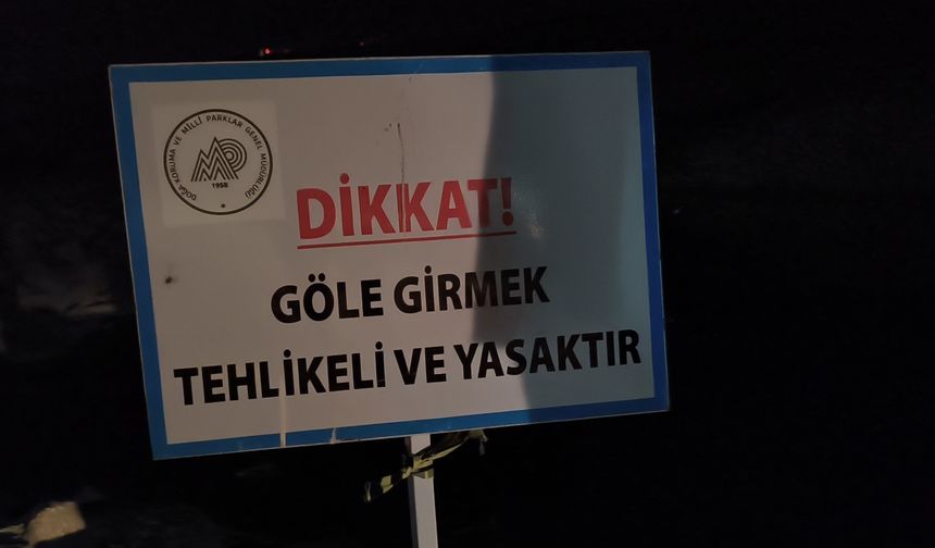 Serinlemek için girdiği gölette hayatını kaybetti