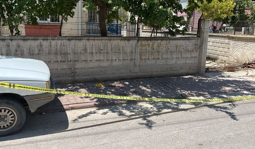 Boşanma aşamasındaki eşini bıçakladı
