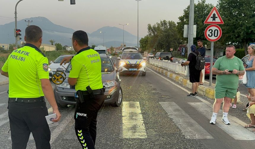 Kadına çarptıktan otomobille üzerinden geçmeye kalkan sürücü tutuklandı