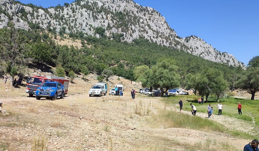 Deredeki girdabın yuttuğu kız kardeşlerin cansız bedenlerine ulaşıldı