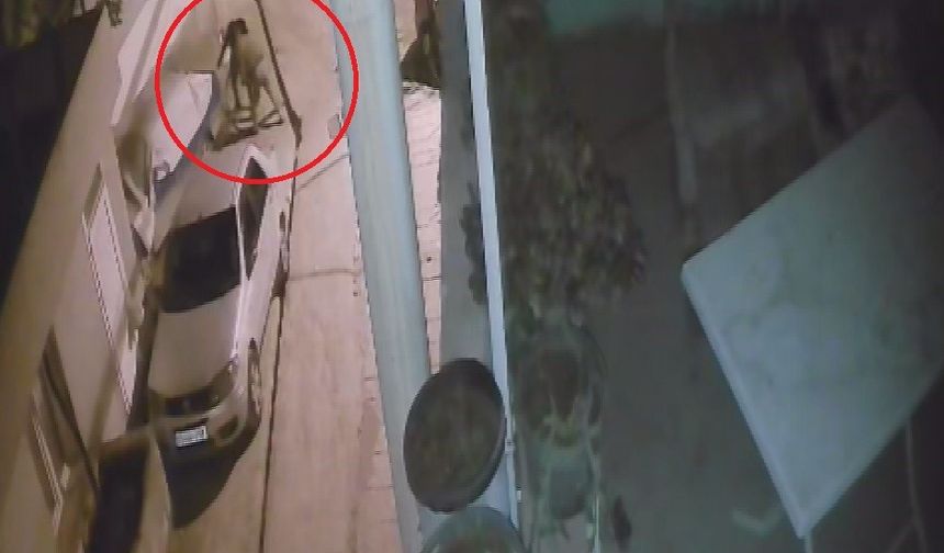 Mahallenin elektriksiz kalmasına sebep olan hırsızların canlarını hiçe sayarak yer altındaki kabloları çalma anları kame