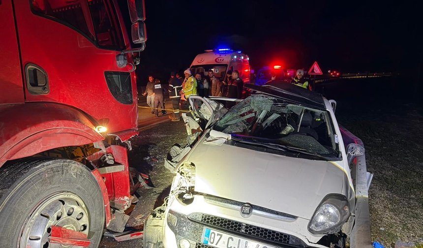 Burdur'da anneyi çocuklarından ayıran feci kaza: 1 ölü, 4 yaralı